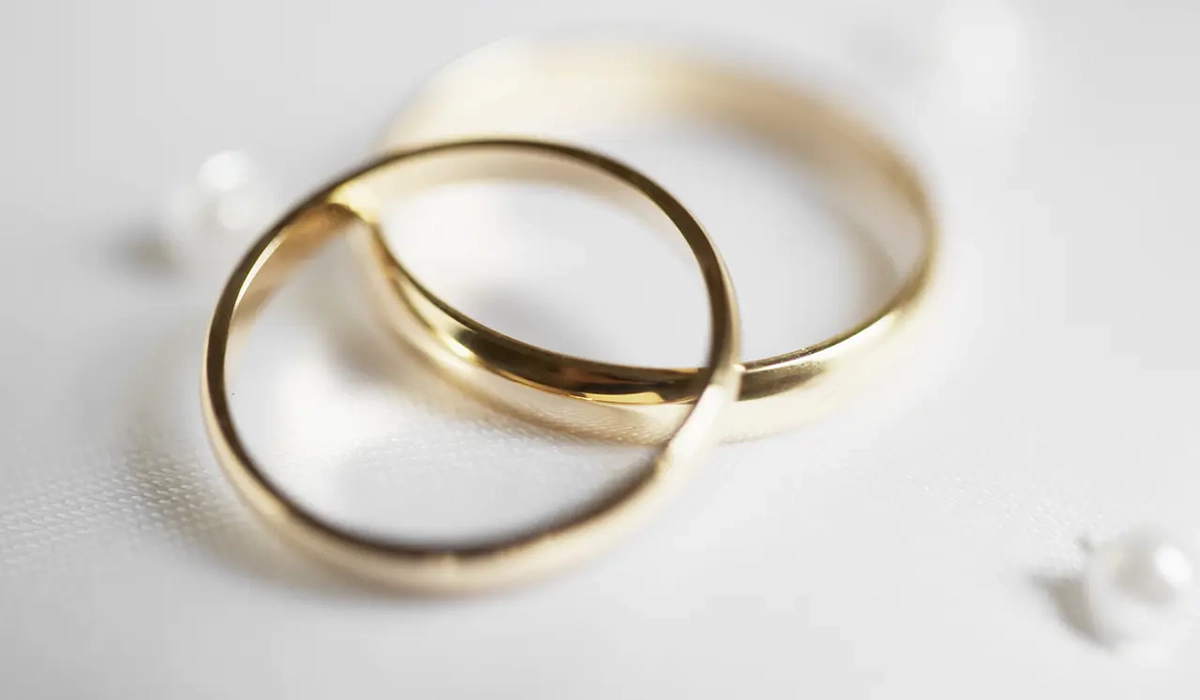 重なり合う結婚指輪