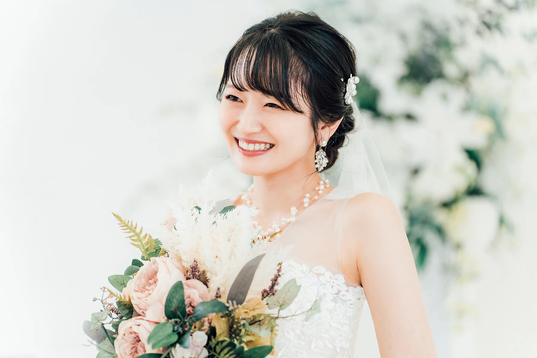 結婚式の女性